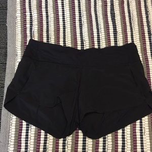 Lulu lemon 4 way speed 2.5” shorts